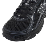 New Balance 740 – Triple Black