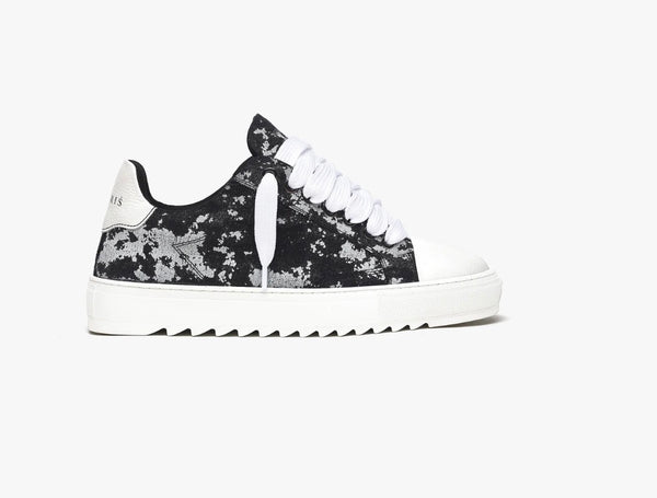 Sneaker Noir & Blanc – Design Graphique